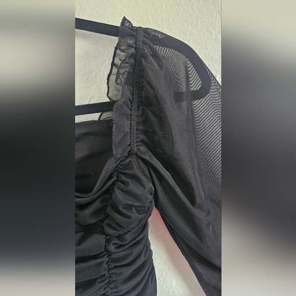 Black Long Sleeve Ruched Top - Picture 5 of 8